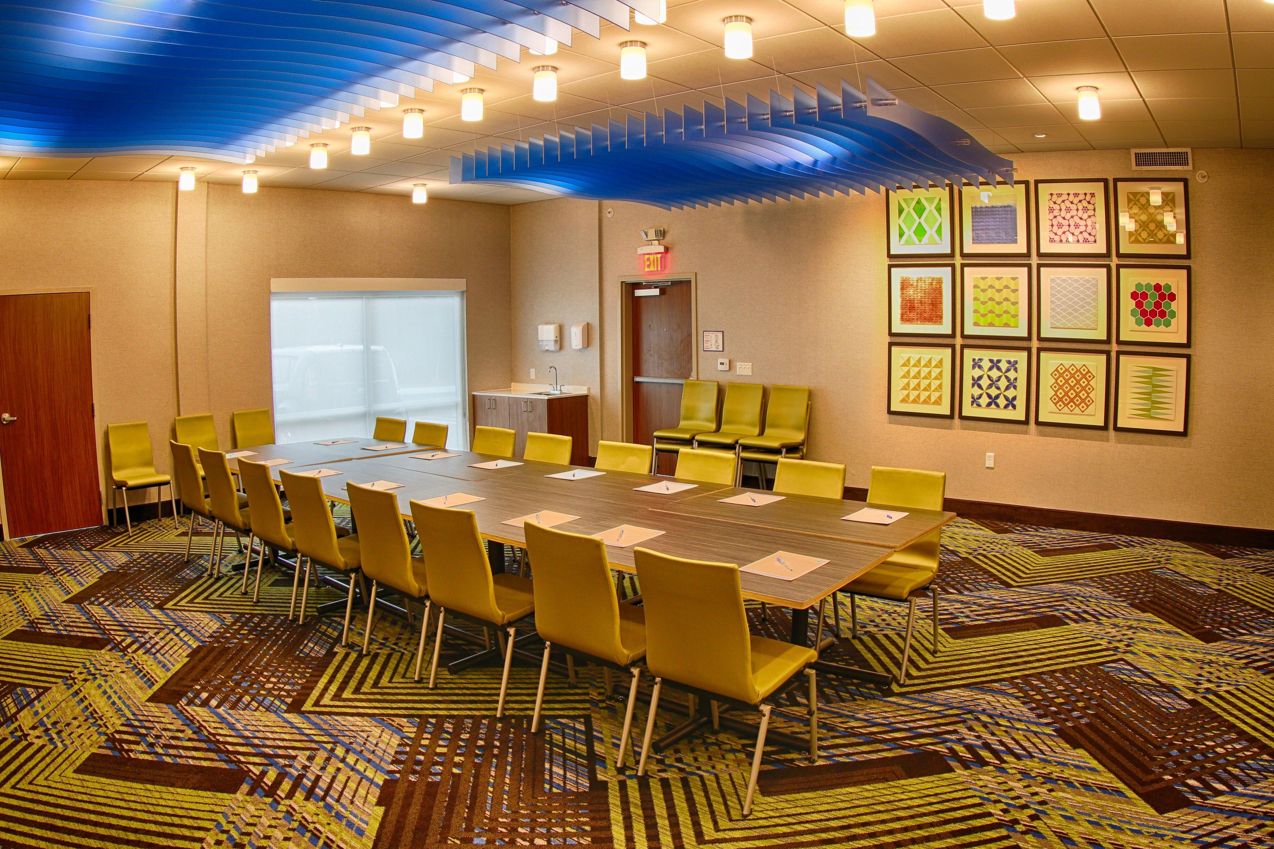 Holiday Inn Express & Suites - Detroit Northwest - Livonia By Ihg Экстерьер фото