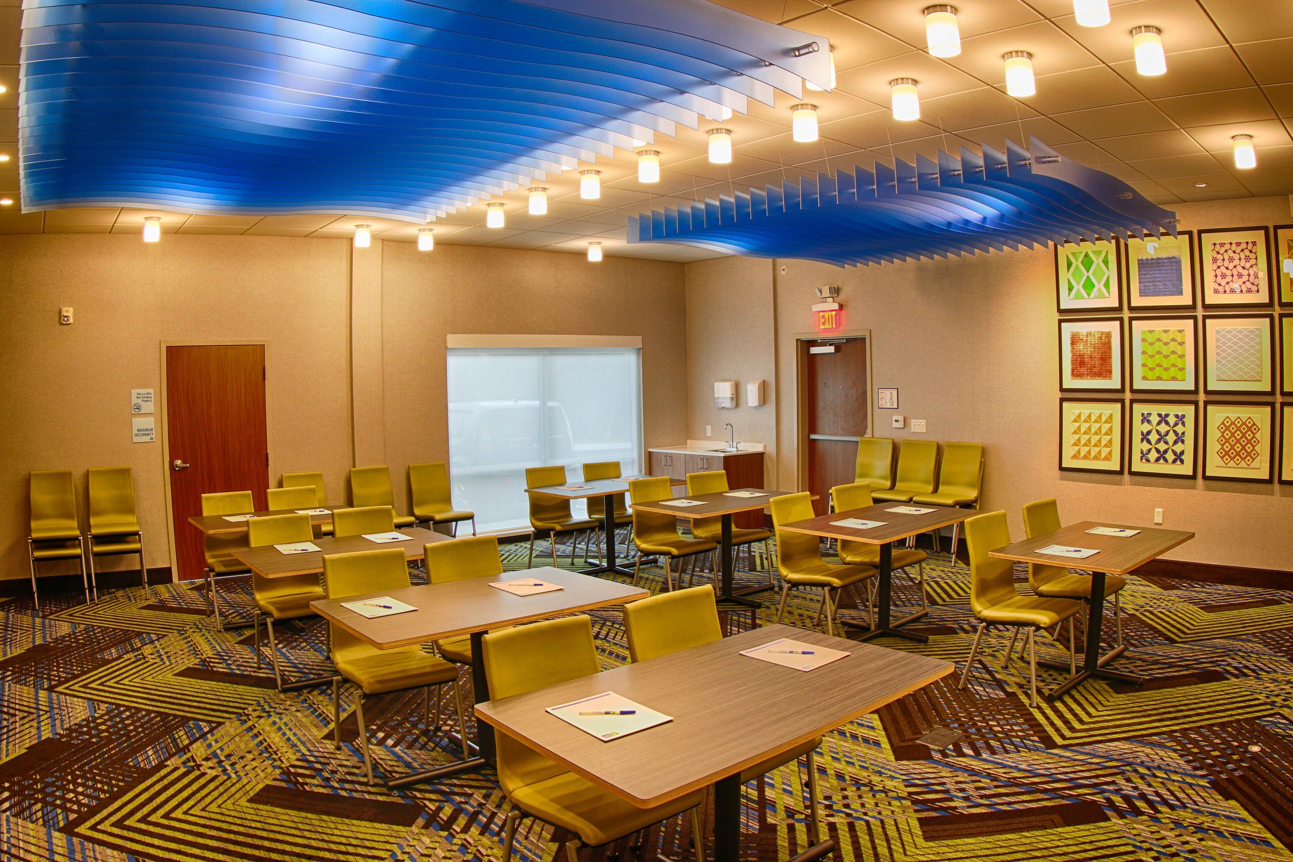 Holiday Inn Express & Suites - Detroit Northwest - Livonia By Ihg Экстерьер фото