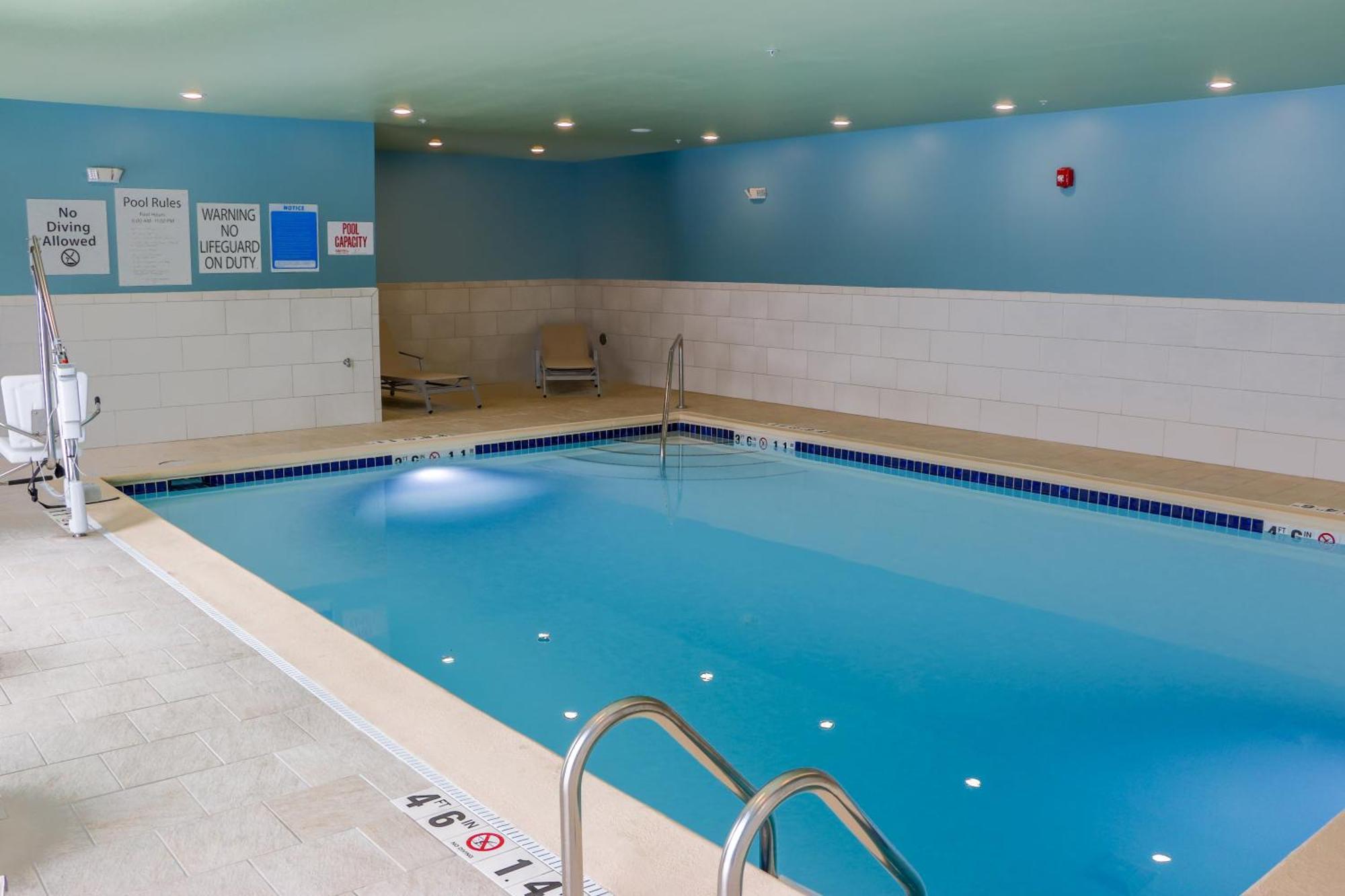 Holiday Inn Express & Suites - Detroit Northwest - Livonia By Ihg Экстерьер фото