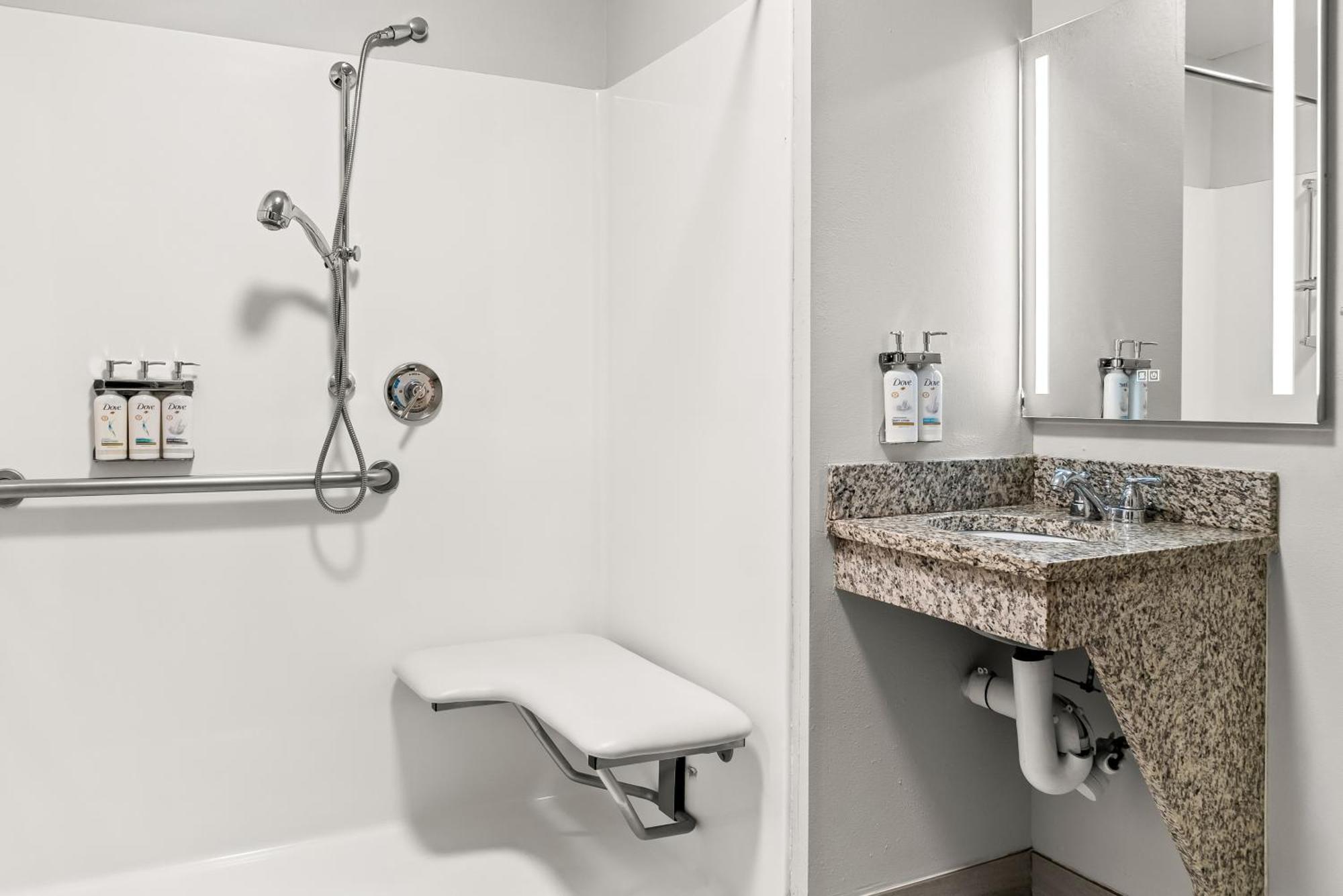 Holiday Inn Express & Suites - Detroit Northwest - Livonia By Ihg Экстерьер фото