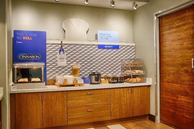 Holiday Inn Express & Suites - Detroit Northwest - Livonia By Ihg Экстерьер фото
